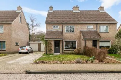 Tussenwoning te koop: Havezathenlaan 20, Roden West Roden