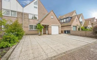 Twee-onder-één-kap te huur: Haya van Somerenstraat 32, Landweg Bergen (Nh)