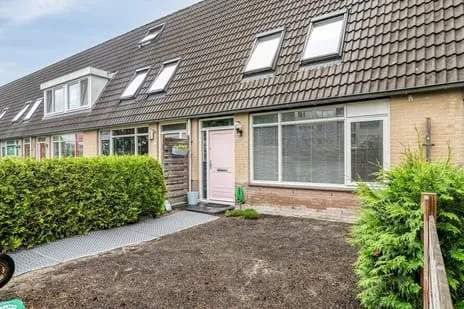 Terraced house for sale: Haydnplantsoen 100, Muziekwijk Z.-Oost Almere