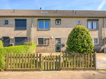 Tussenwoning te koop: Haydnplantsoen 82, Muziekwijk Z.-Oost Almere
