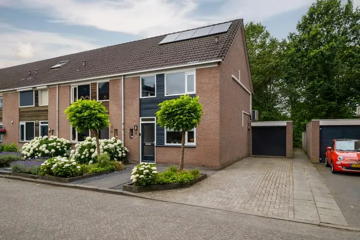 Corner house for sale: Haydnstraat 42, Losser-West Losser