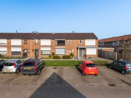 Tussenwoning te koop: Hazebrouckstraat 35, Fijnaart