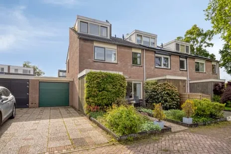 Tussenwoning te koop: Hazelaarlaan 37, Berkum Zwolle