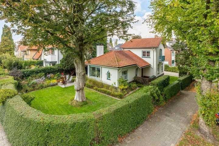 Vrijstaande woning te koop: Hazelaarlaan 42, Bloemenkwartier Zuid Hilversum