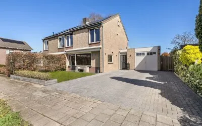 Twee-onder-één-kap te koop: Hazelaarstraat 1, t Zand-Tabakshof Huissen