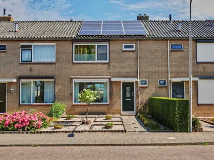 Tussenwoning te koop: Hazelaarstraat 27, Puttershoek Woonkern Puttershoek