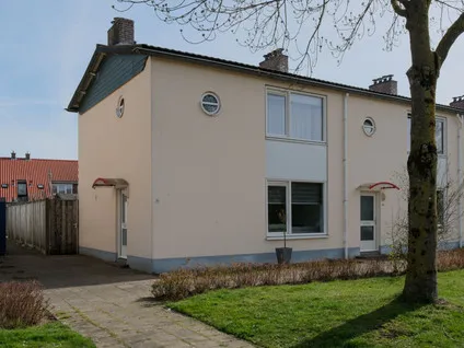 Hoekwoning te koop: Hazelaarstraat 42, Almelo