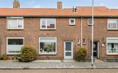 Tussenwoning te koop: Hazelaarstraat 9, Kleine Geest en Molenwijk Monster