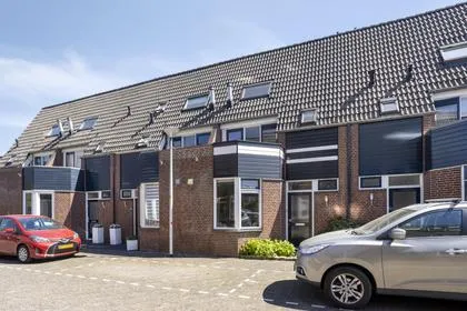 Tussenwoning te koop: Hazeleger 12, Zilverkamp 3e fase Huissen