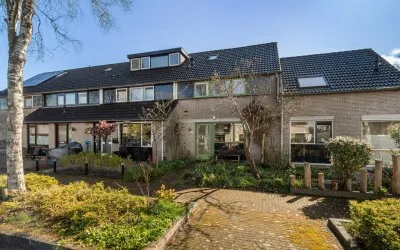 Tussenwoning te koop: Hazenest 10, Rade, Oranjebuurt, Munniksveen en omgeving Kortenhoef
