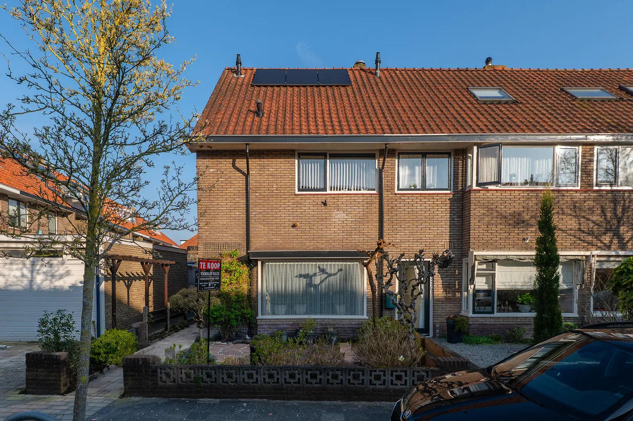 Hoekwoning te koop: Hazenstraat 70, Hilversum
