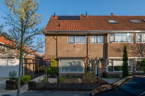 Hoekwoning te koop: Hazenstraat 70, Het Rode Dorp Hilversum