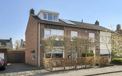 Twee-onder-één-kap te koop: Heer Arnoudstraat 9, Slotjes-West Oosterhout