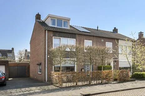 Twee-onder-één-kap te koop: Heer Arnoudstraat 9, Slotjes-West Oosterhout (Nb)
