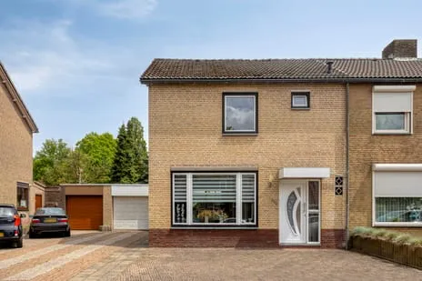 Twee-onder-één-kap te koop: Heerenweg 260, Versiliënbosch Heerlen