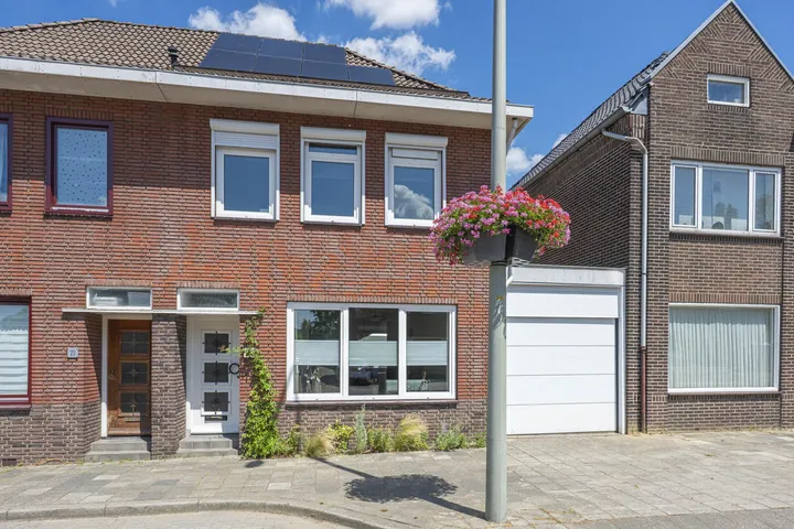 Terraced house for sale: Heerlerbaan 25, Giezenveld Heerlen