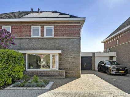 Tussenwoning te koop: Heermanstraat 8, Oud-Vossemeer