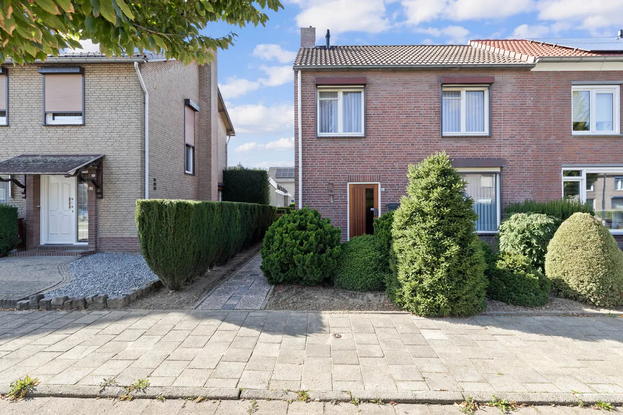 Twee-onder-één-kap te koop: Heerstraat Noord 82, Stein