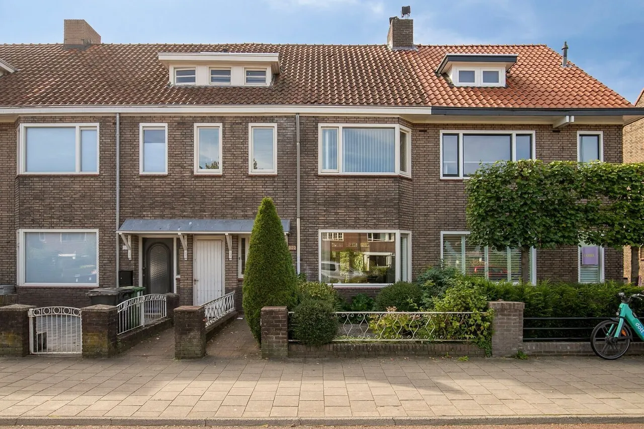 Tussenwoning te koop: Heezerweg 222, Eindhoven
