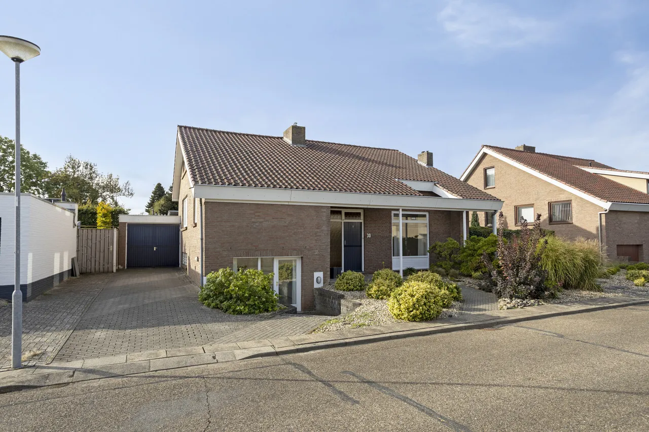 Twee-onder-één-kap te koop: Heggewikke 30, Landgraaf