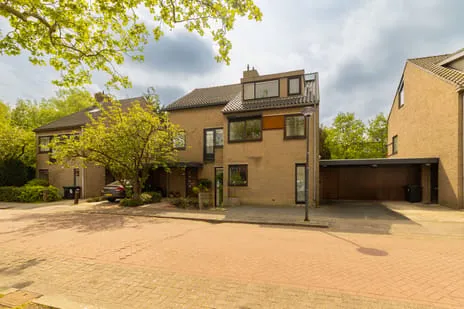 Tussenwoning te koop: Heijermansplein 5B, Toneelspelersbuurt Schiedam