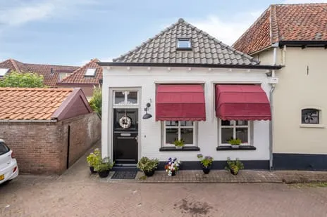 Twee-onder-één-kap te koop: Heiligegeeststeeg 1, De oude Stad binnen de gracht Doesburg