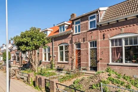 Tussenwoning te koop: Heiligestraat 57, Tiel