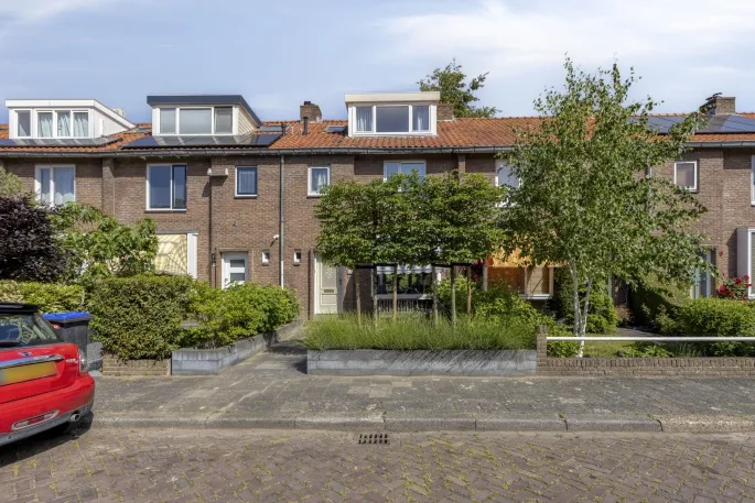 Tussenwoning te koop: Heinsiusstraat 17, Erasmuslaan en omgeving Dordrecht