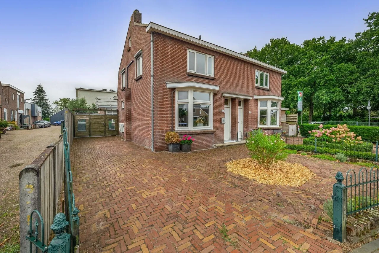 Twee-onder-één-kap te koop: Heistraat 213, Sprang-Capelle