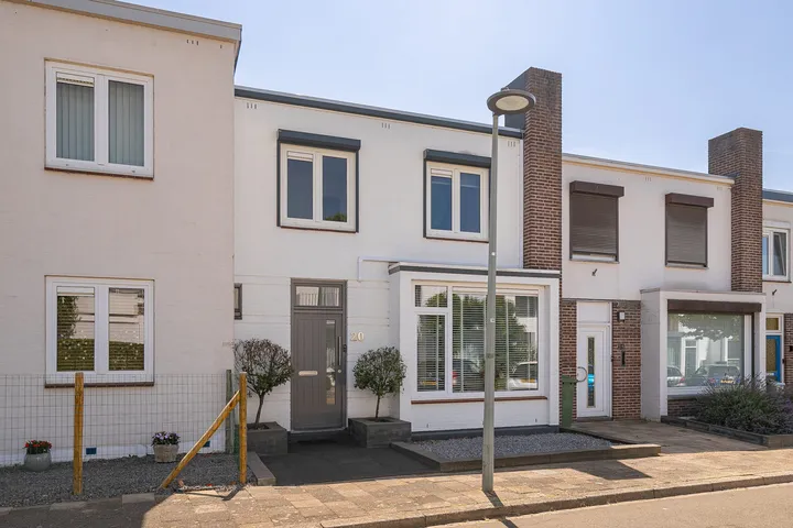 Tussenwoning te koop: Hélène Schoenmaeckersstraat 20, Amby Maastricht
