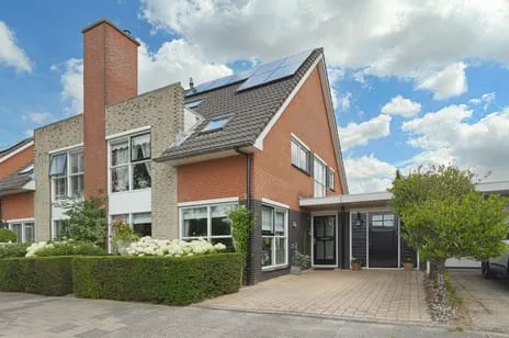 Tussenwoning te koop: Helfrichstraat 7, Centrum West Barendrecht