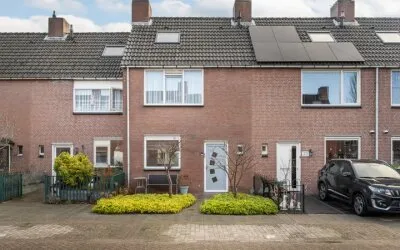 Tussenwoning te koop: Heliotroop 35, Edelstenenwijk 'S-Gravenzande