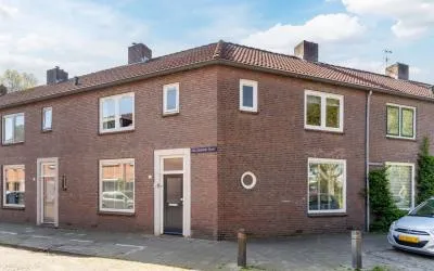 Tussenwoning te koop: Hellebaardstraat 12, Broekhoven II Oost Tilburg