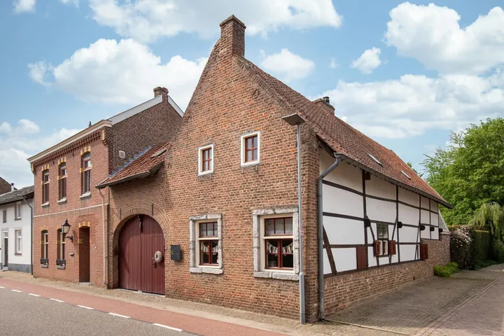Twee-onder-één-kap te koop: Hellebroek 49, Nuth Nuth