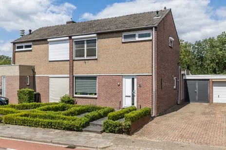 Tussenwoning te koop: Hellebroek 77, Nuth Nuth