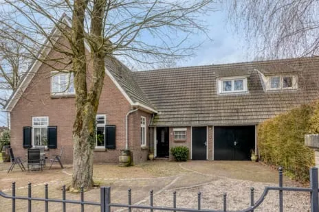 Twee-onder-één-kap te koop: Hellendoornseweg 35, Mariënheem Kern Mariënheem