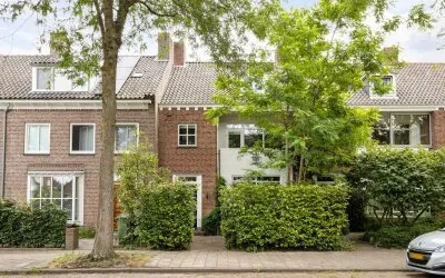 Tussenwoning te koop: Helmerslaan 69, Schrijversbuurt Eindhoven