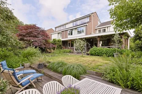 Hoekwoning te koop: Helmhof 52, Weidebloemenbuurt-Zuid Alphen Aan Den Rijn