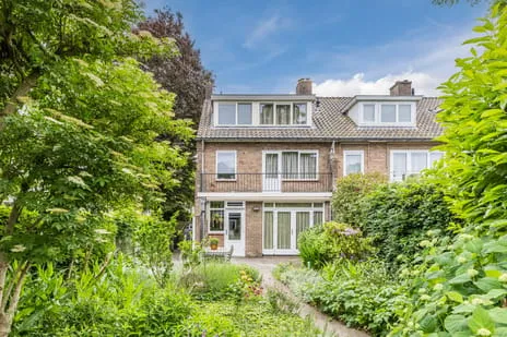 Hoekwoning te koop: Helmlaan 25, Oosterduin Haarlem