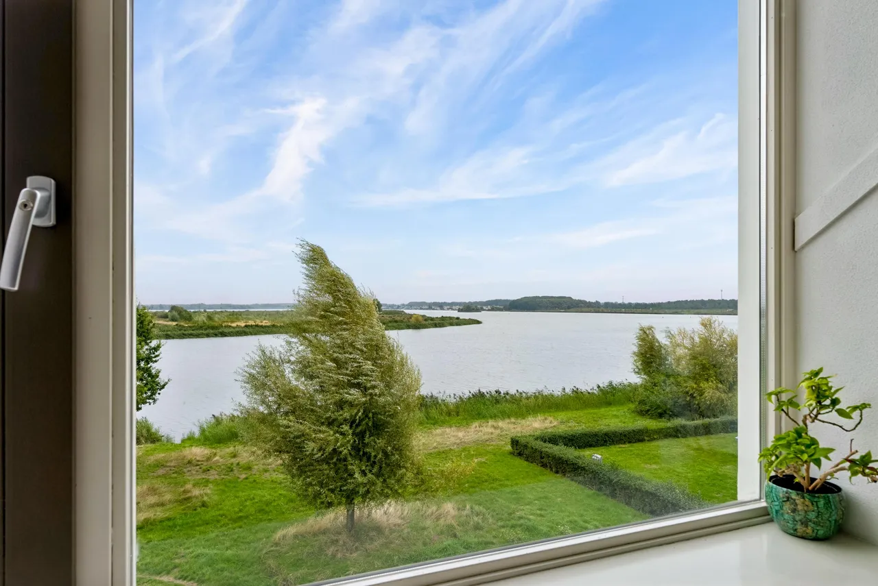 Tussenwoning te koop: Helmstok 35, Almere