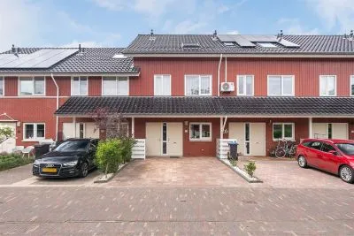 Tussenwoning te koop: Helsingborg 28, Sveaborg en Sveadal Schiedam