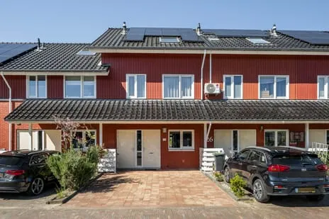 Tussenwoning te koop: Helsingborg 28, Sveaborg en Sveadal Schiedam