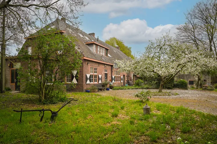Apartment for sale: Helvoirtseweg 186A, Verspreide huizen Cromvoirt Vught