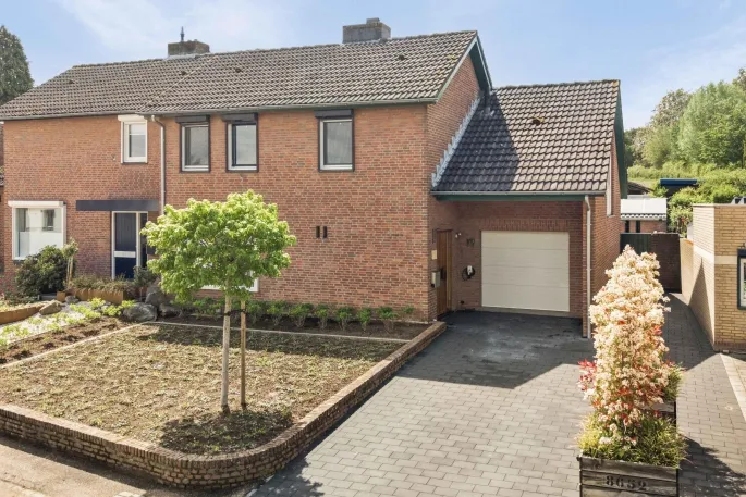 Twee-onder-één-kap te koop: Hemelrijkstraat 17, Sibbe Valkenburg