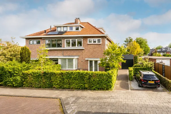 Twee-onder-één-kap te koop: Hendrik de Keyserlaan 7, Centrum Heemstede