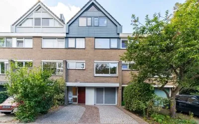 Tussenwoning te koop: Hendrik Marsmanlaan 13, Roland Holstbuurt Delft