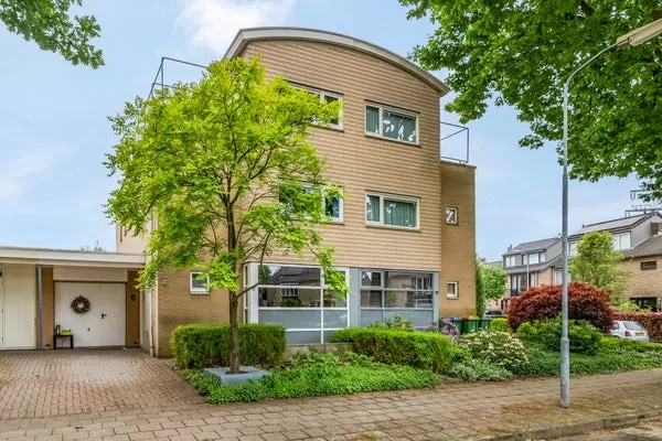 Tussenwoning te koop: Hendrik Stafweg 27, Zeeheldenbuurt Ede