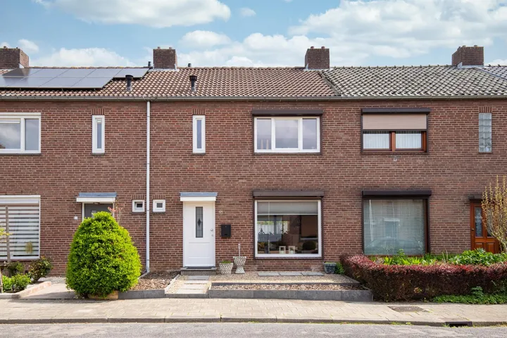 Tussenwoning te koop: Hendrik van Leyenstraat 10, Born Born