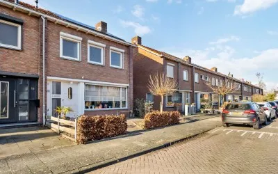 Corner house for sale: Hendrik van Nassaustraat 20, Oranjebuurt-Noord Leerdam