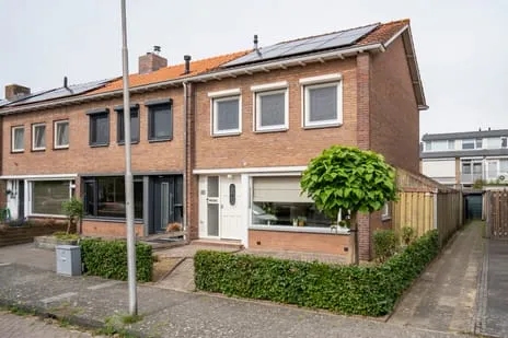 Corner house for sale: Hendrik van Nassaustraat 20, Oranjebuurt-Noord Leerdam